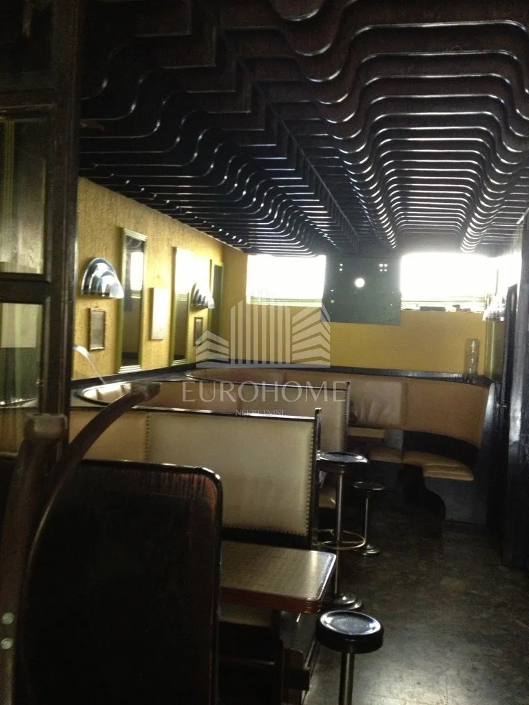 petrova ulica,poslovni prostor, caffe bar, 50 m2 - slika 2