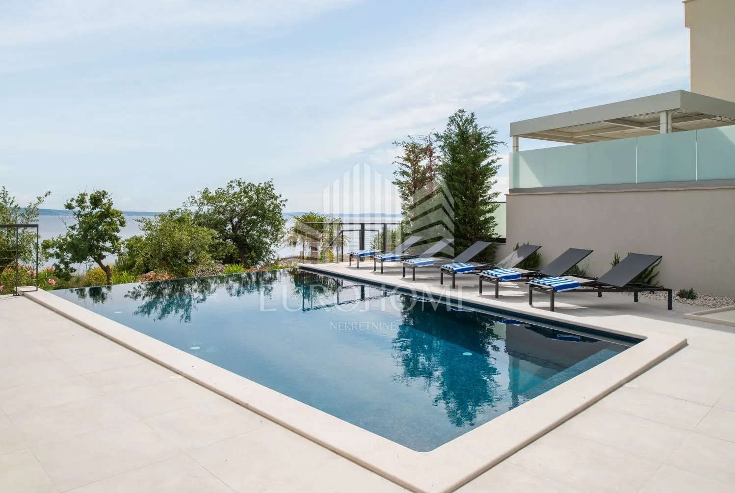 split, podstrana, urbana villa 300m od mora - slika 2