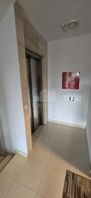 trosoban stan 185,63m2, petrova, maksimir, najam - slika 10