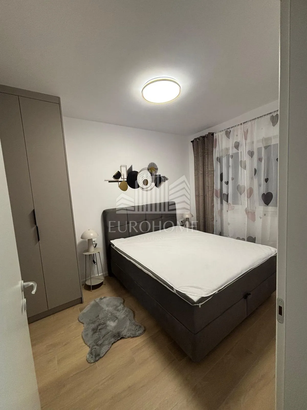 stan 45 m², novogradnja, garaža, balkon, najam - slika 8