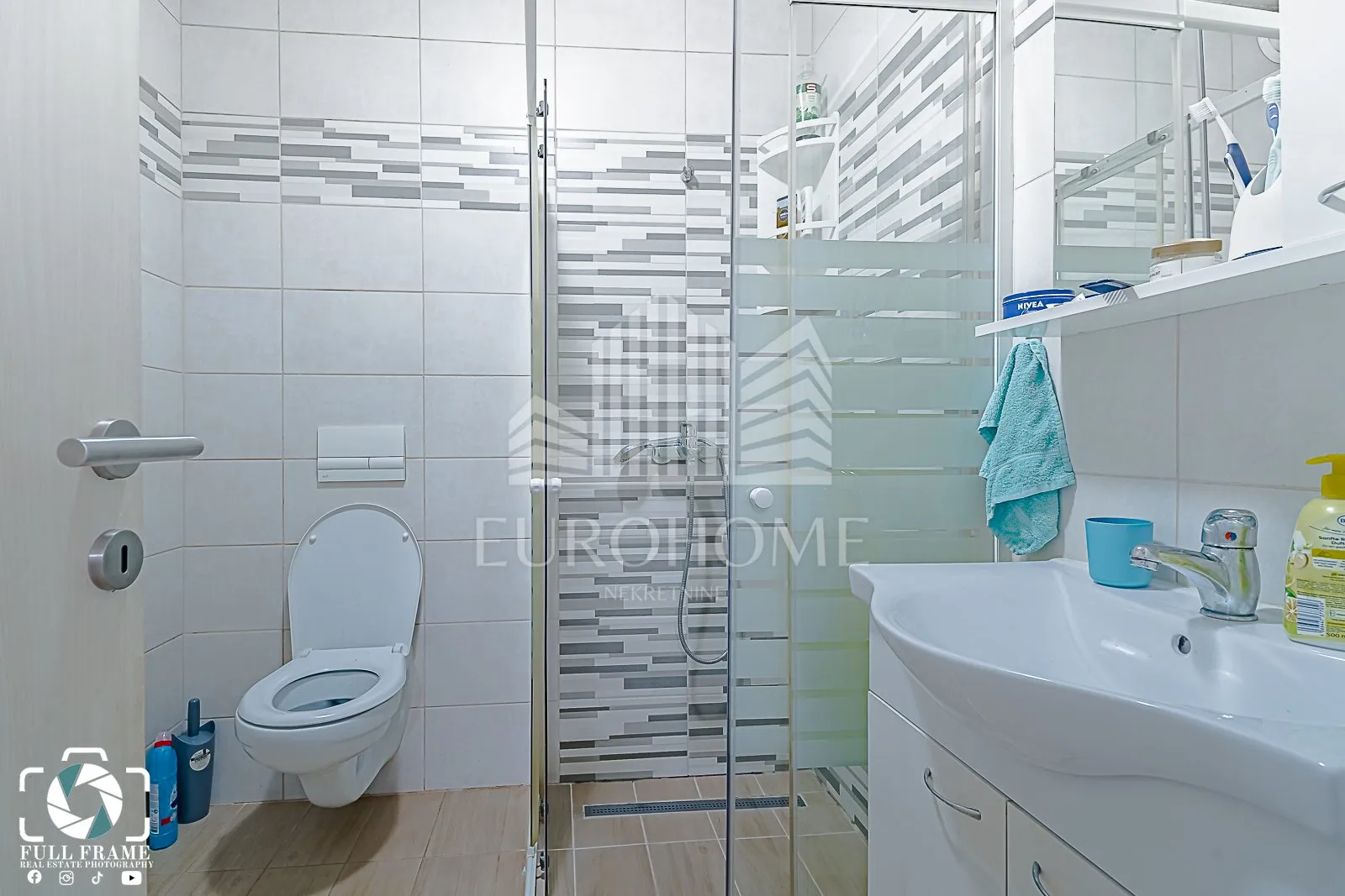 kuća na tri etaže 250m2, ravnice - slika 12