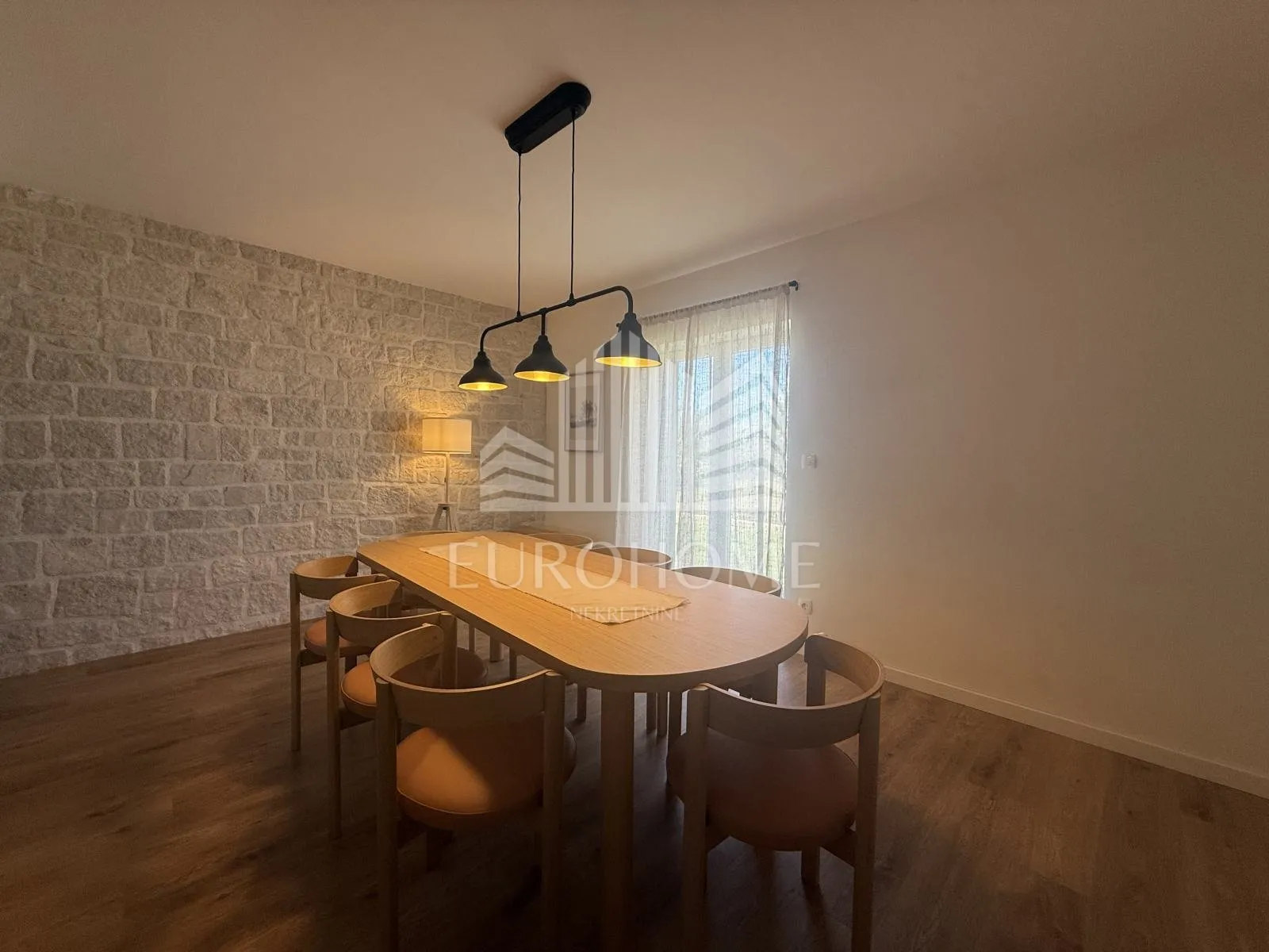 sinj, otok, najam nova kamena kuća, 200m2 - slika 15