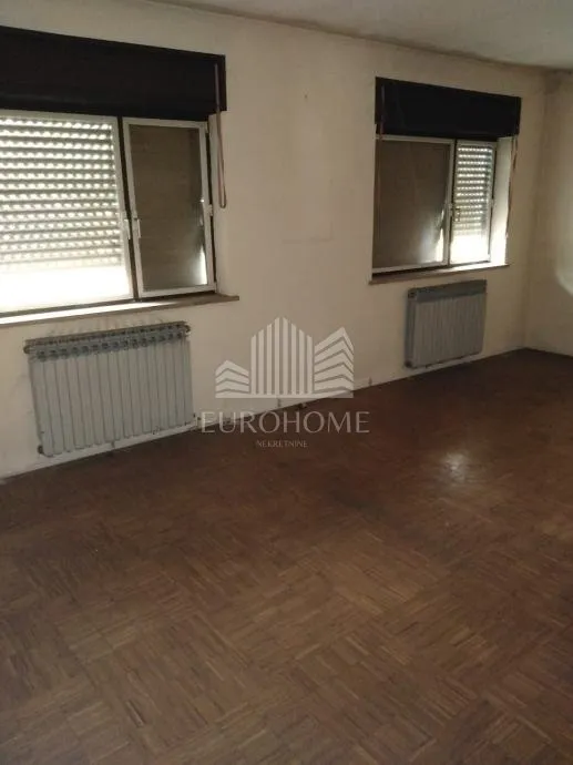2 kuće, 500m2,1800 brp,zemljište 917 m2 -sesvete,prilika investitorima - slika 34