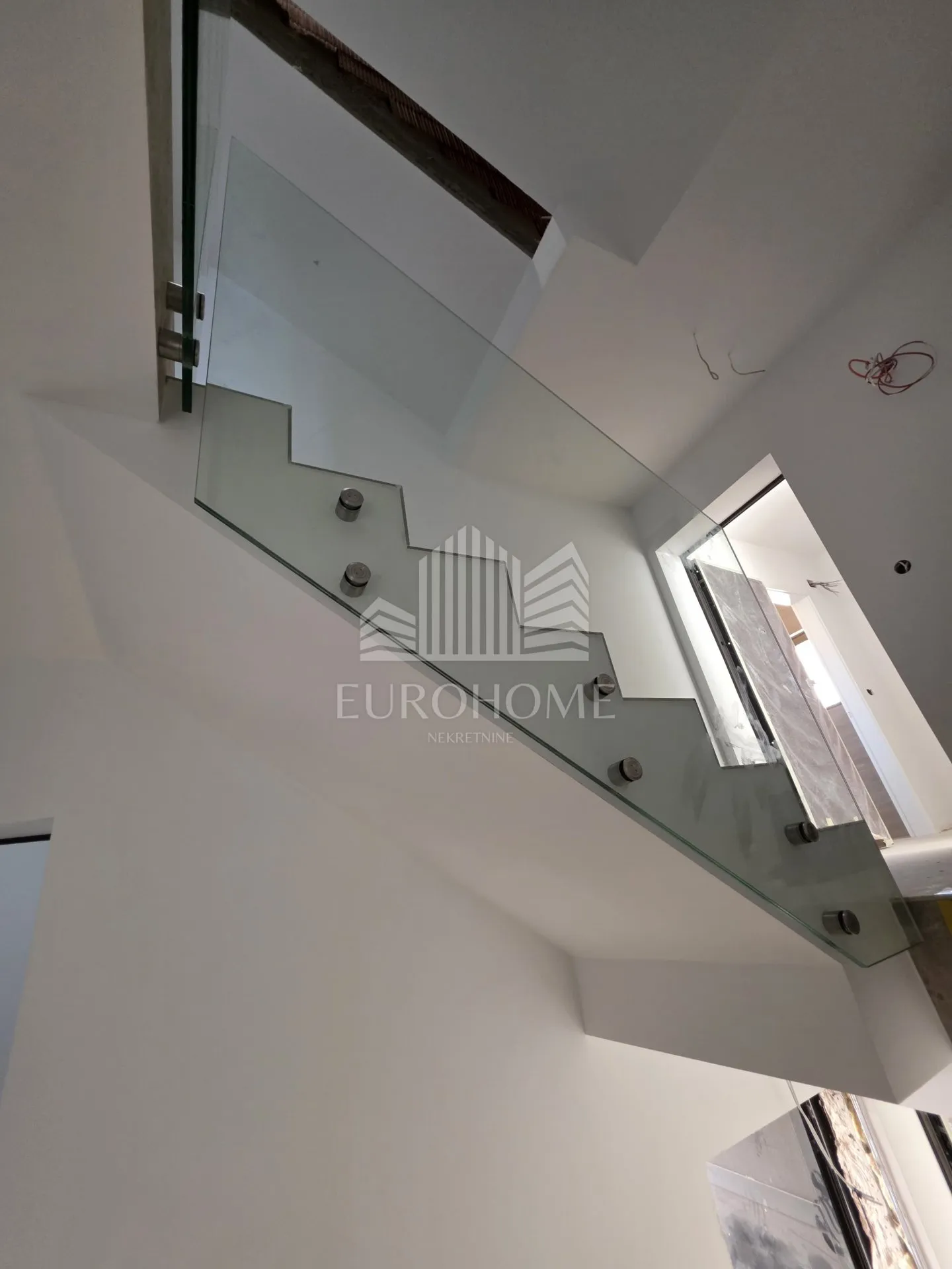 mandre | 68,89 m² | stan s privatnim vrtom | prvi red do mora - slika 10