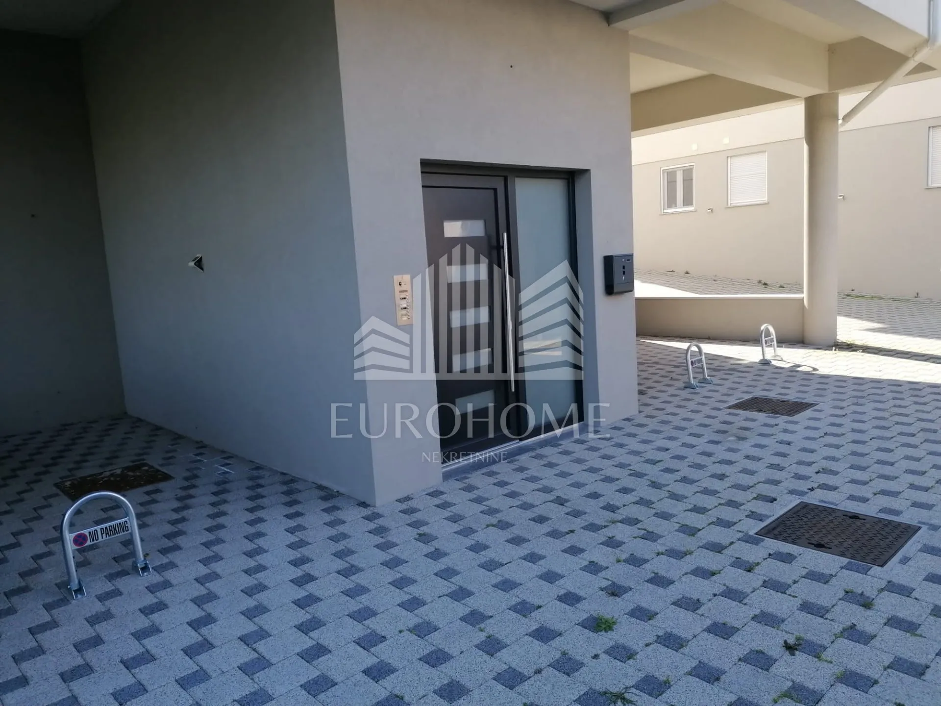 divan 4s stan 80m2 + vpm/terasa, kraj/pašman - slika 26