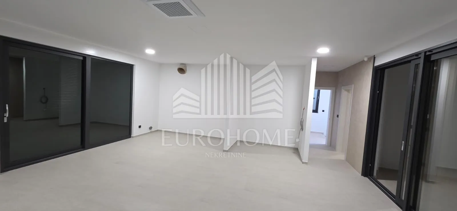 luksuzna vila 645 m² s unutarnjim bazenom i garažom za 5 automobila - slika 29