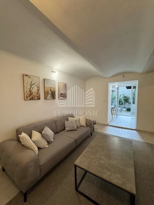 Amruševa, dvosoban stan s loggiom i vrtom, 62 m2 - Zagreb