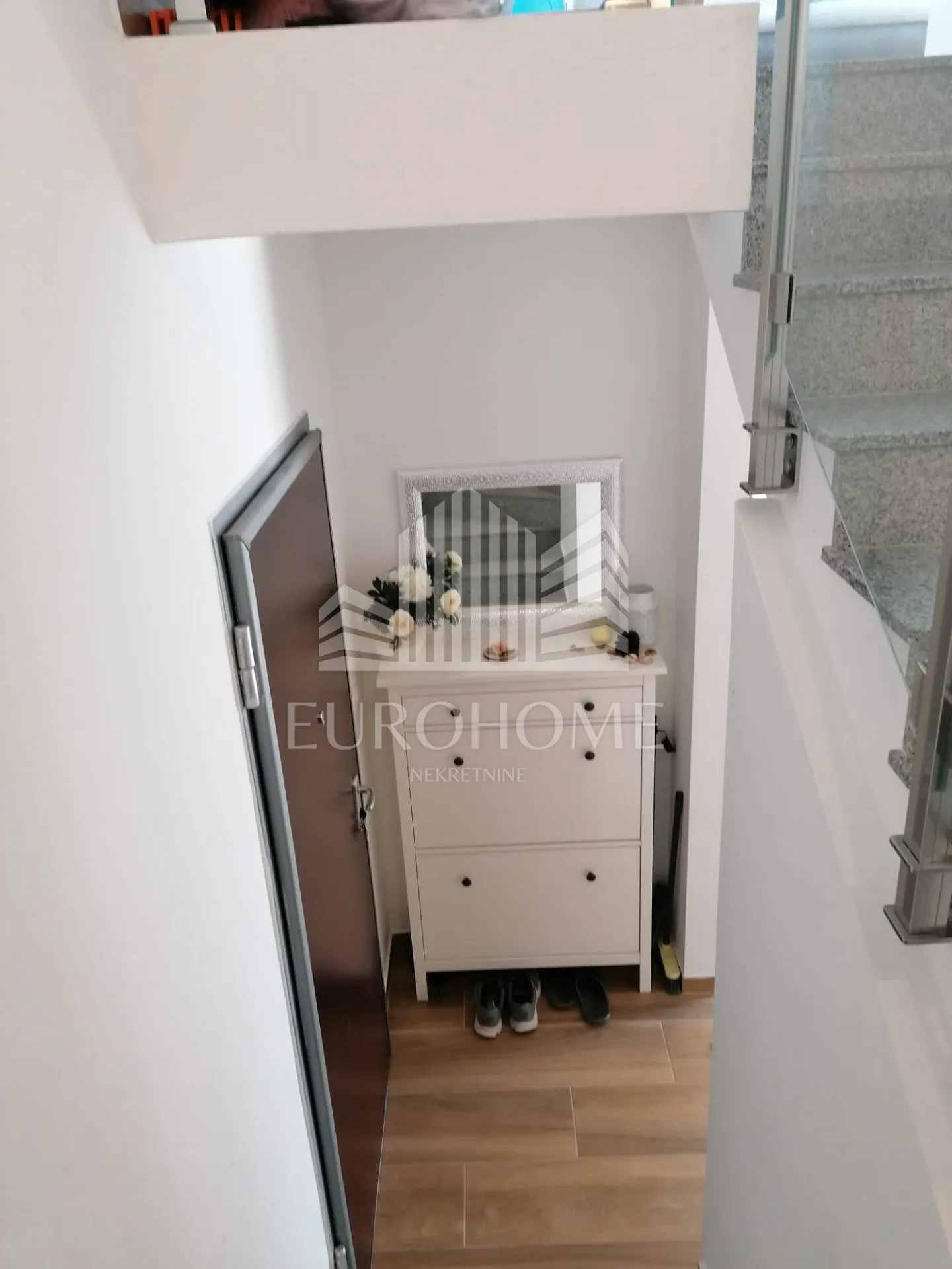 divan 4s stan 80m2 + vpm/terasa, kraj/pašman - slika 17
