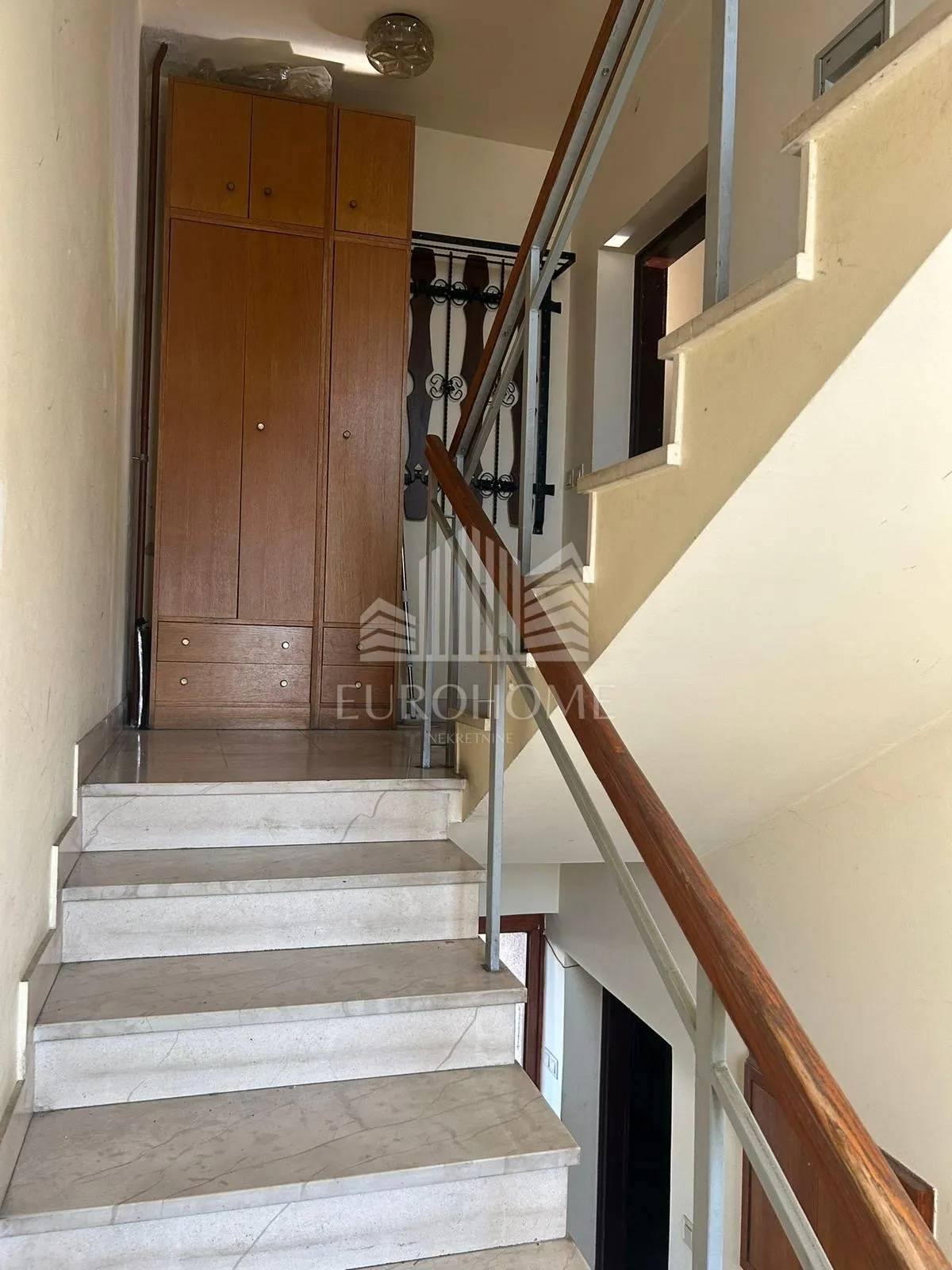 prilika! kuća 224 m² u tramvajskoj zoni – 1.526€/m2 - slika 8