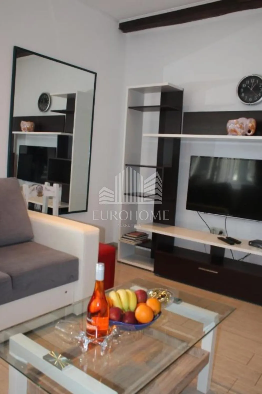 maslenica-kuća s 4apartmana+ugos.objekt,1. red do mora,550m2 - slika 10