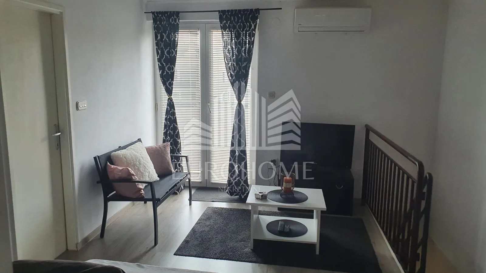 zadar, petrići-obiteljska kuća s tri stana i dvorištem,230m2 - slika 16