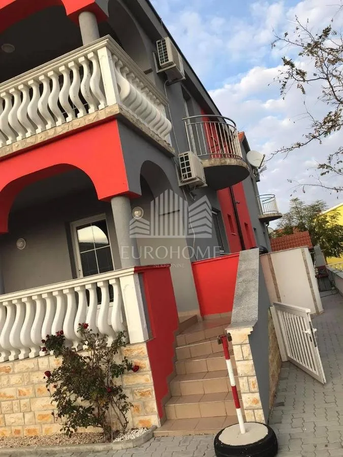 vir, uređena kuća sa 6 apartmana, 390m2 - slika 4