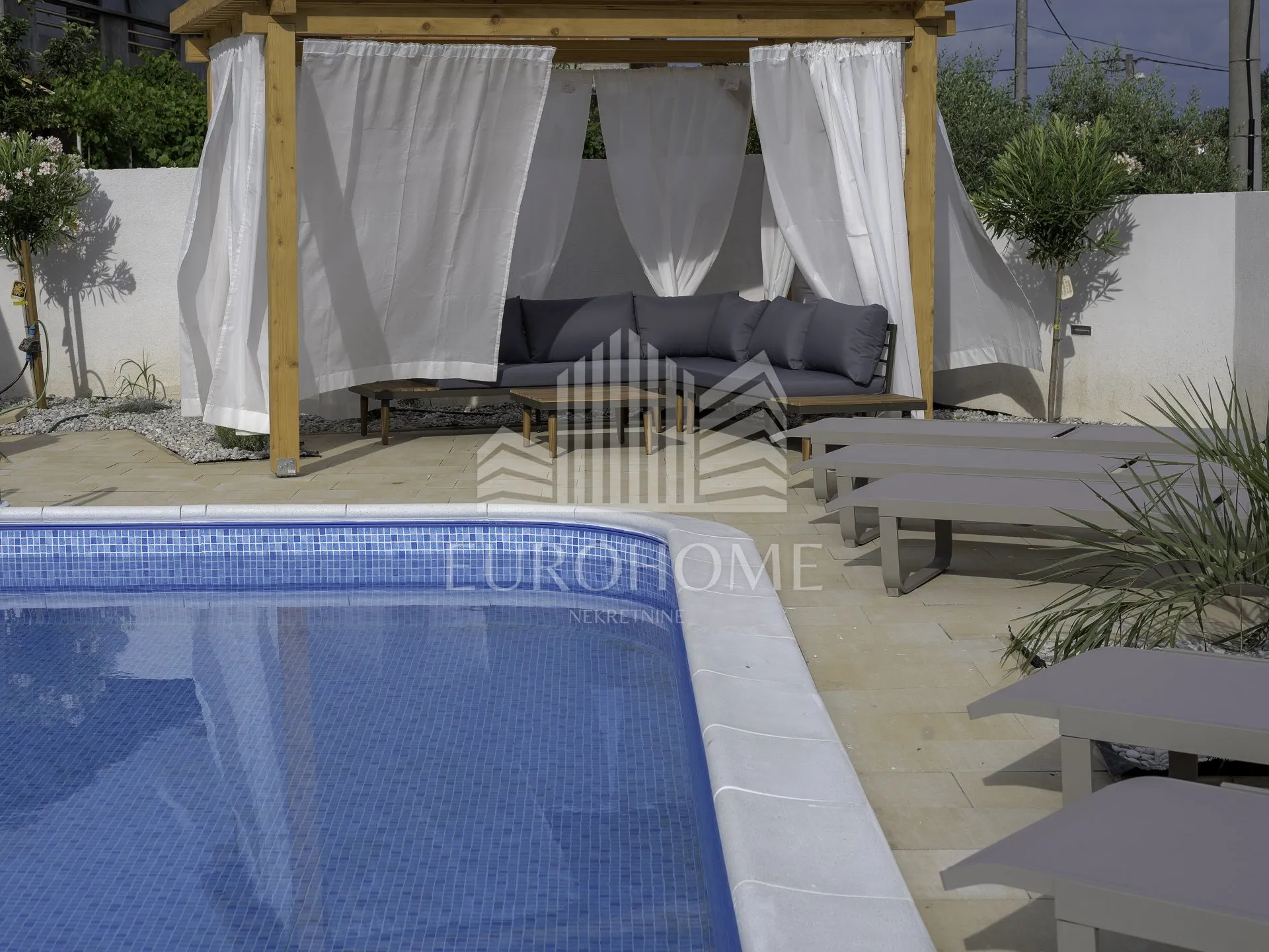 prilika! villa s bazenom 280m2, posedarje - slika 7