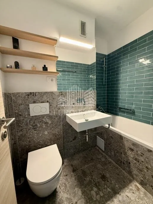 martinovka - adaptiran dvoetažni 4-s stan, 128.5 m², 2 lođe - slika 17
