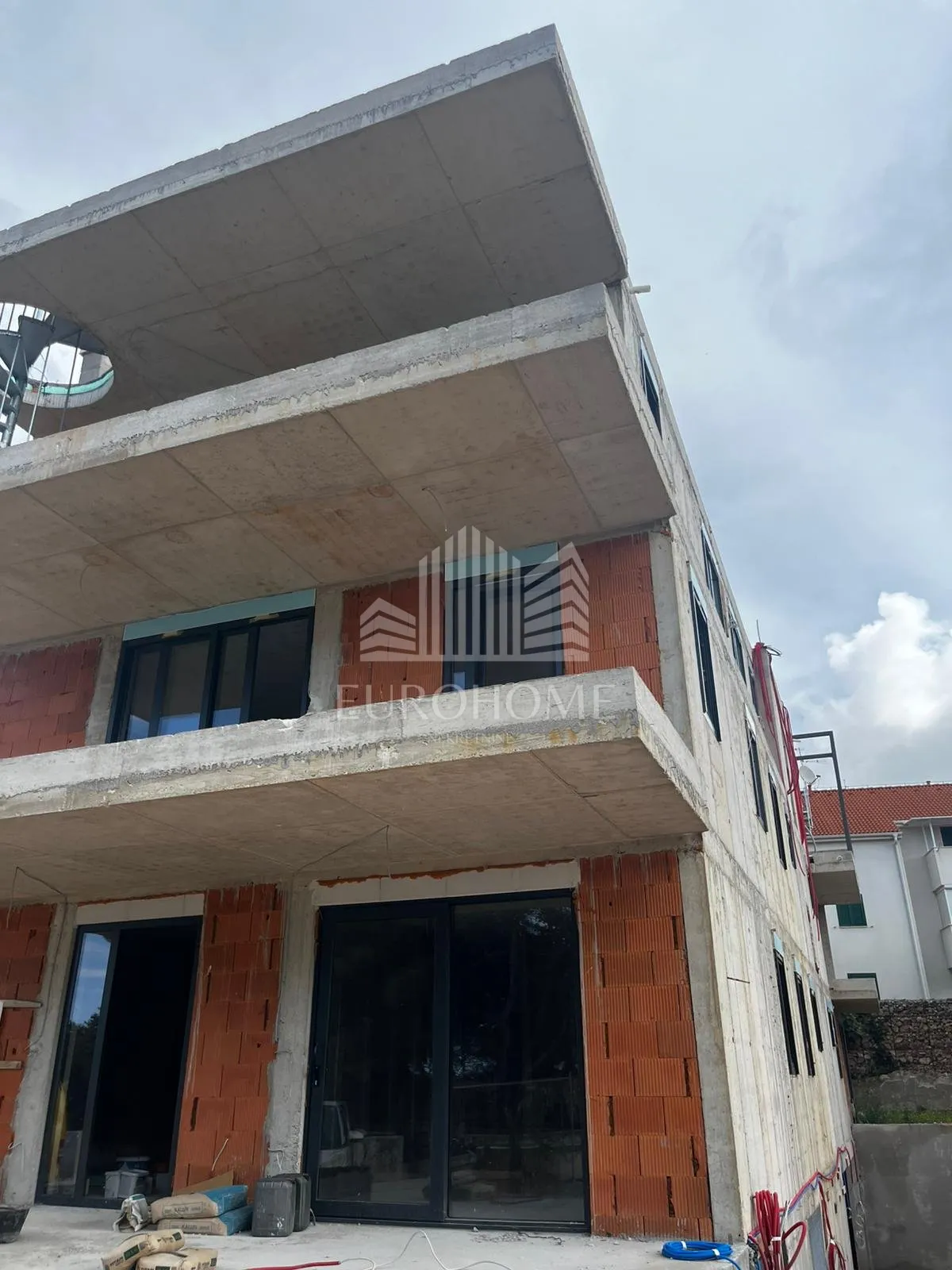 vodice, luksuzni stan uz plažu s2, top lokacija, garaža, 121.61m2 - slika 6