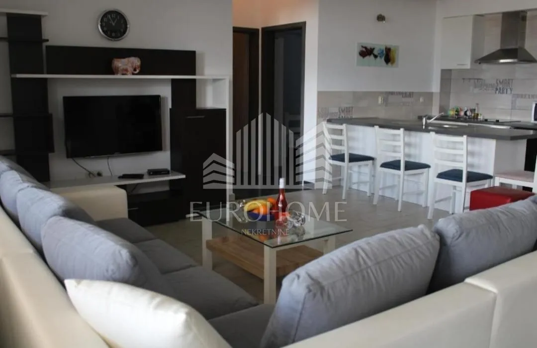 maslenica-kuća s 4apartmana+ugos.objekt,1. red do mora,550m2 - slika 6