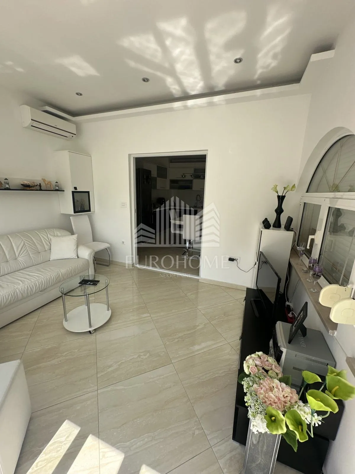 zadar- četverosoban stan,130.00 m2, cjelogodišnji najam - slika 12