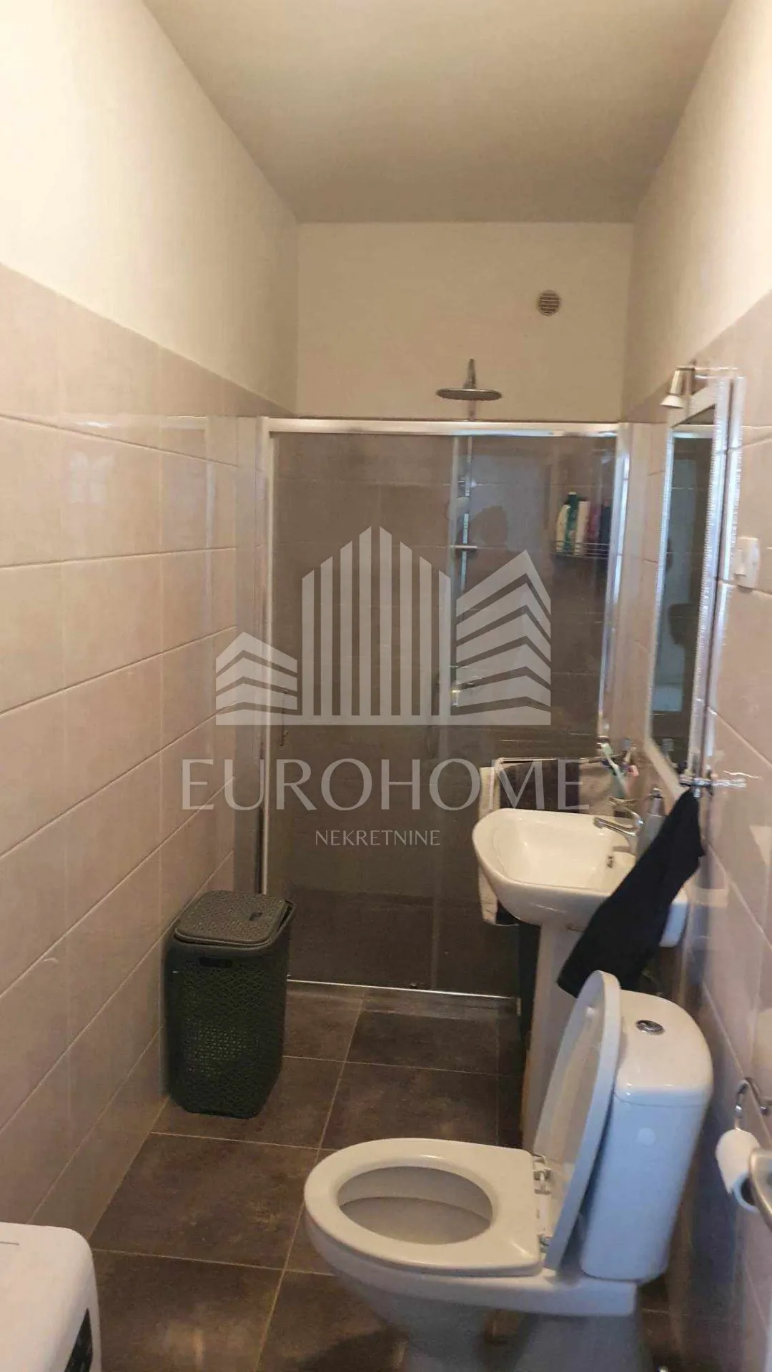 zadar, petrići-obiteljska kuća s tri stana i dvorištem,230m2 - slika 8