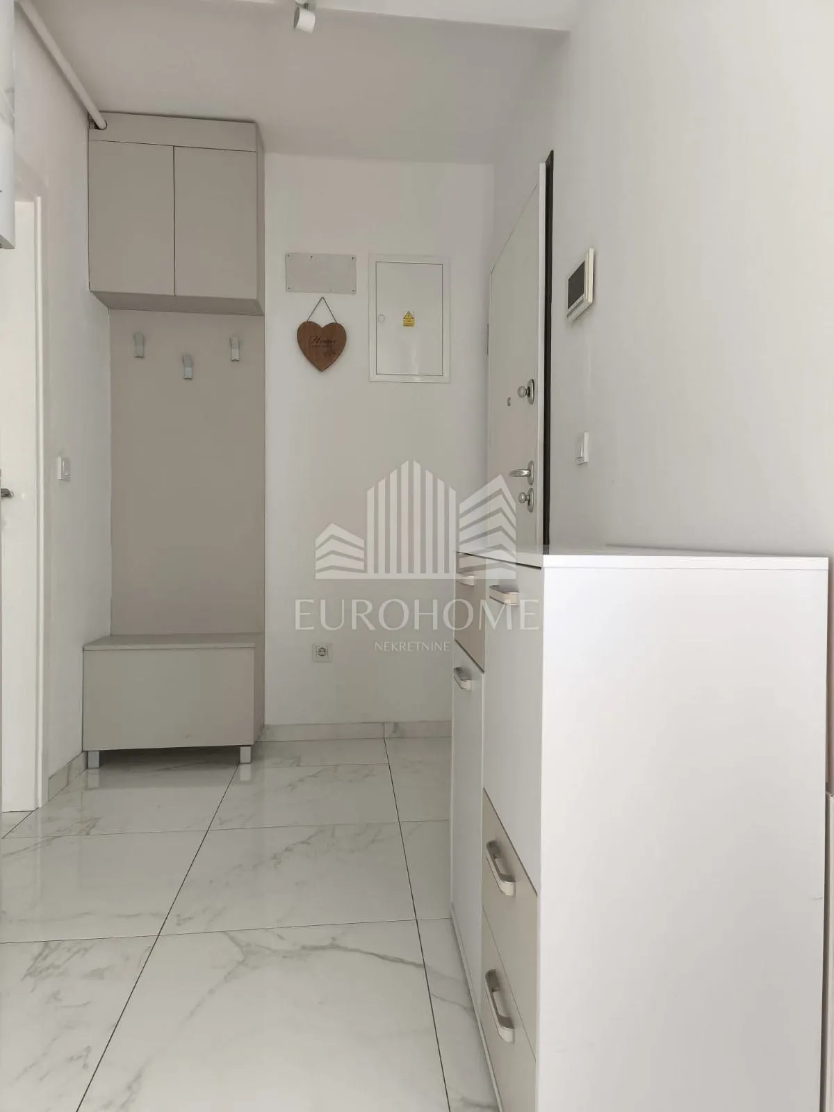 prvi najam 3-sobni stan 49 m², novogradnja, balkon i parking - slika 6