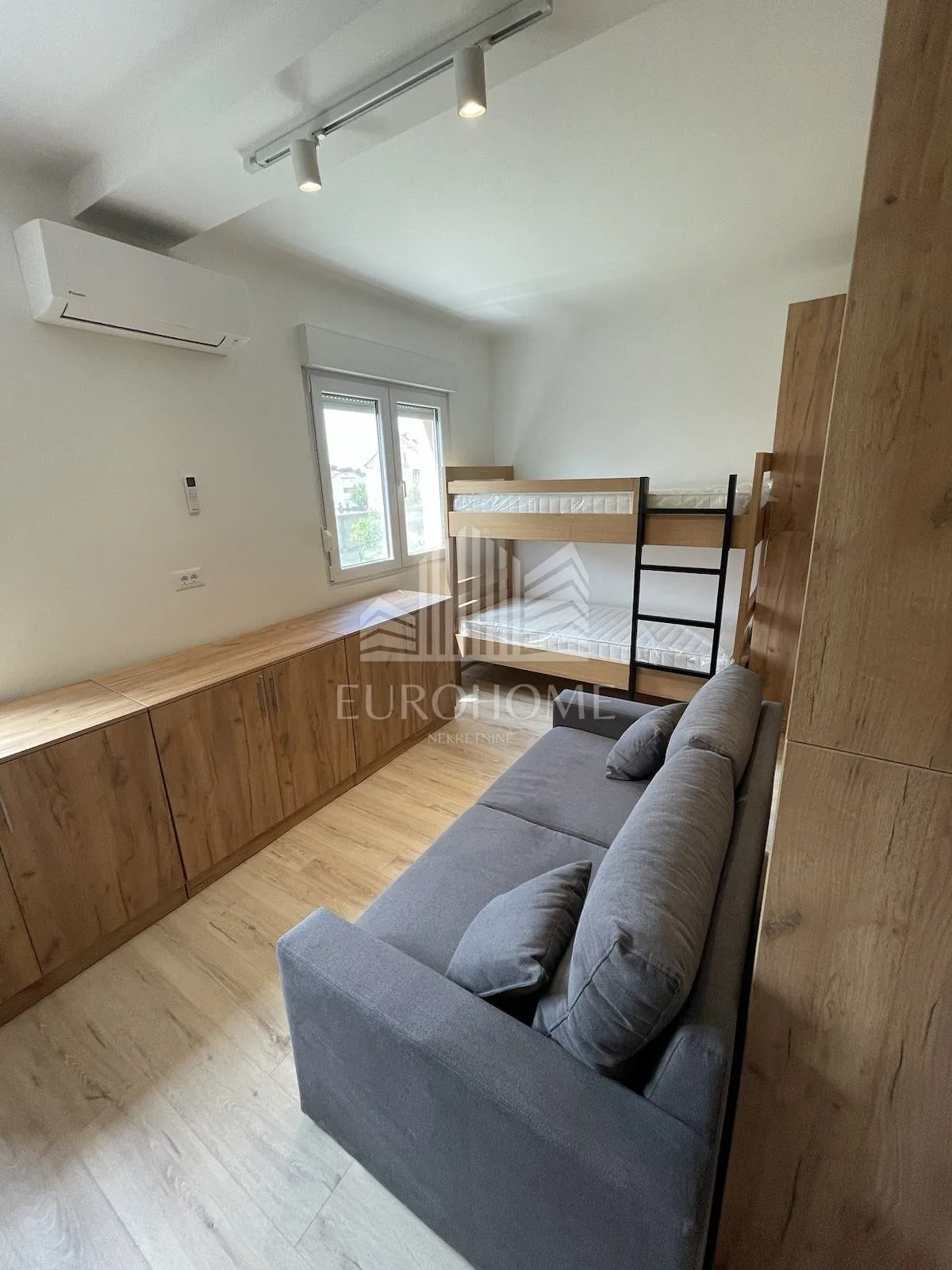 KASTEL GOMILICA, NOVI HOSTEL, 7 soba smjestaj za radnike, 350m2 - Kaštel Gomilica, Kaštela