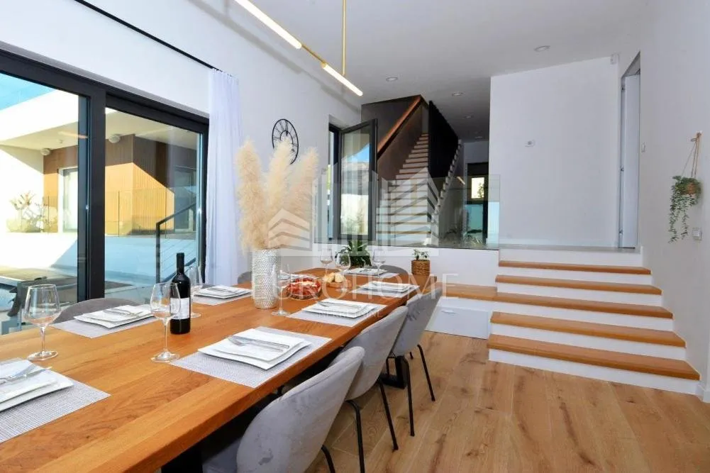 split, moderna villa, panoramski pogled, 223m2 - slika 9