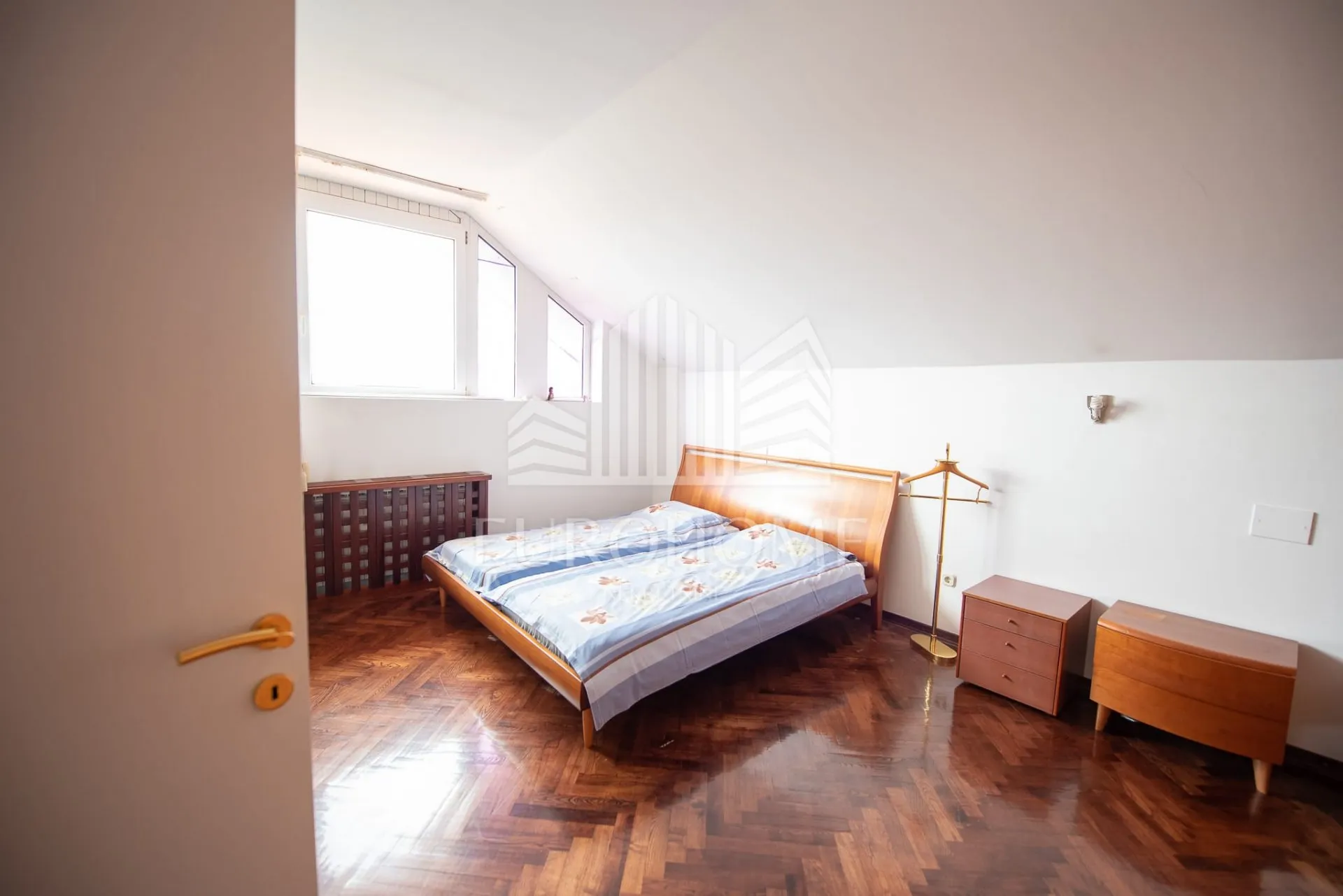 dvoetažni stan 175,34 m2 sa garažom 45,74 m2 na gornjem bukovcu - slika 12
