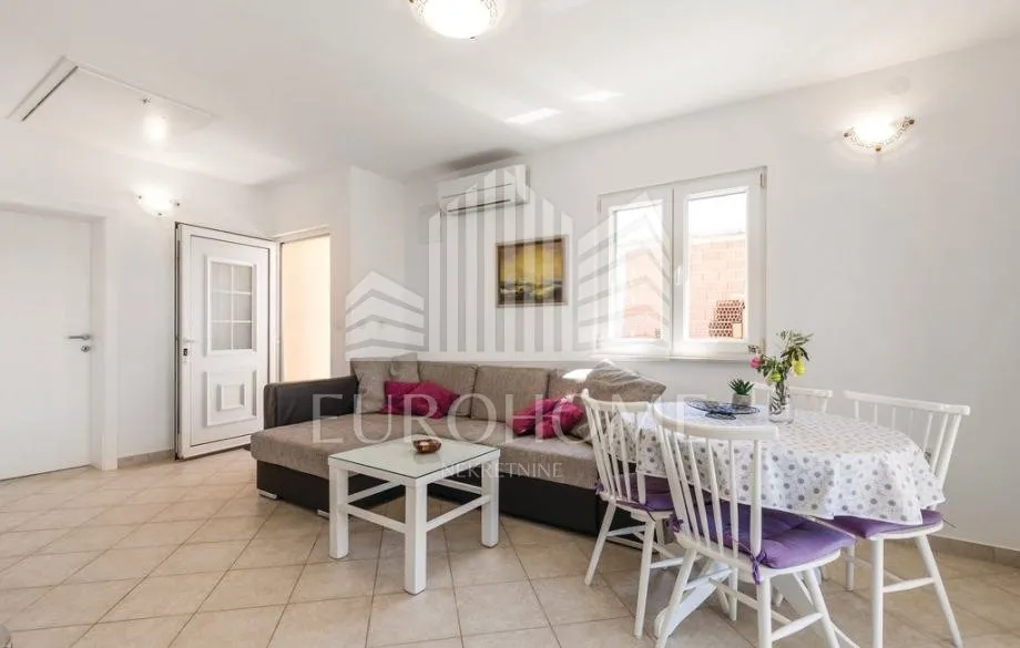 povljana, pag, kuća s dva odvojena apartmana 200 m2 - slika 2