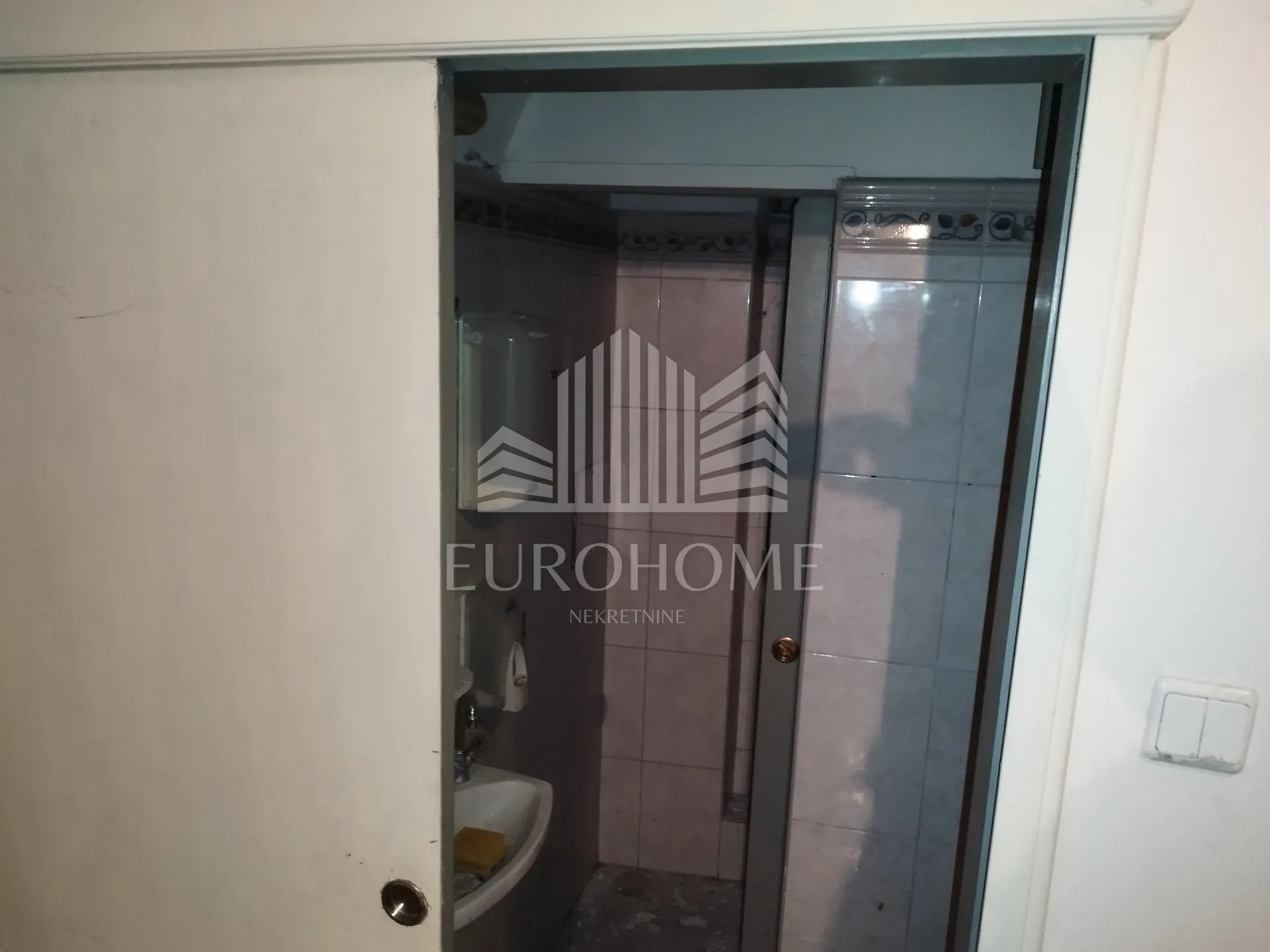 stan 35m2, veliki podrumski prostor75m2 u novoj vesi(medveščak) - slika 16