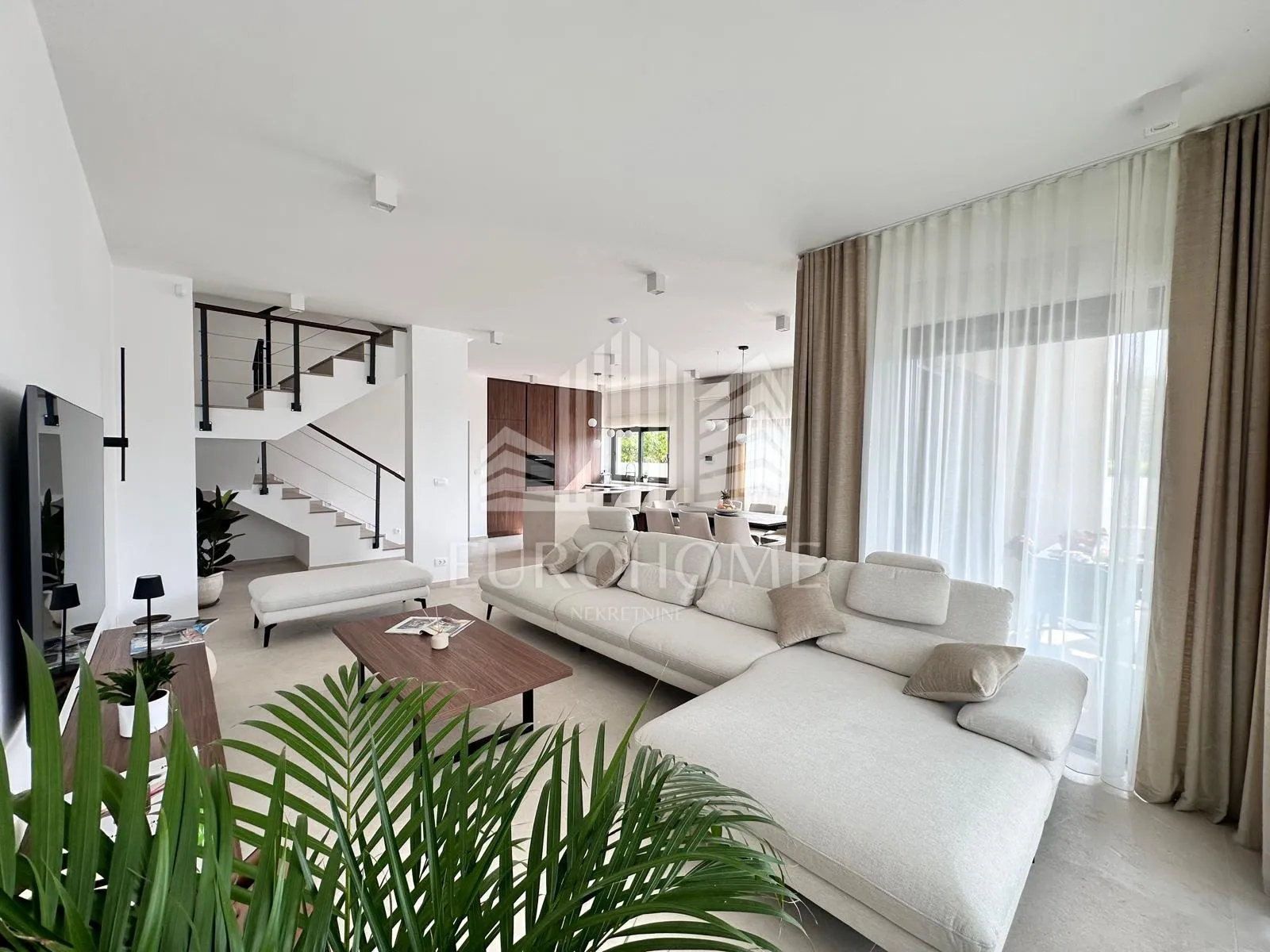 split, luxury villa, for 6 months or one year rent - slika 44