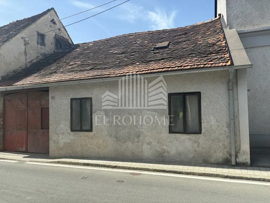 Kuća za renovaciju + dvorište u samom centru Samobora