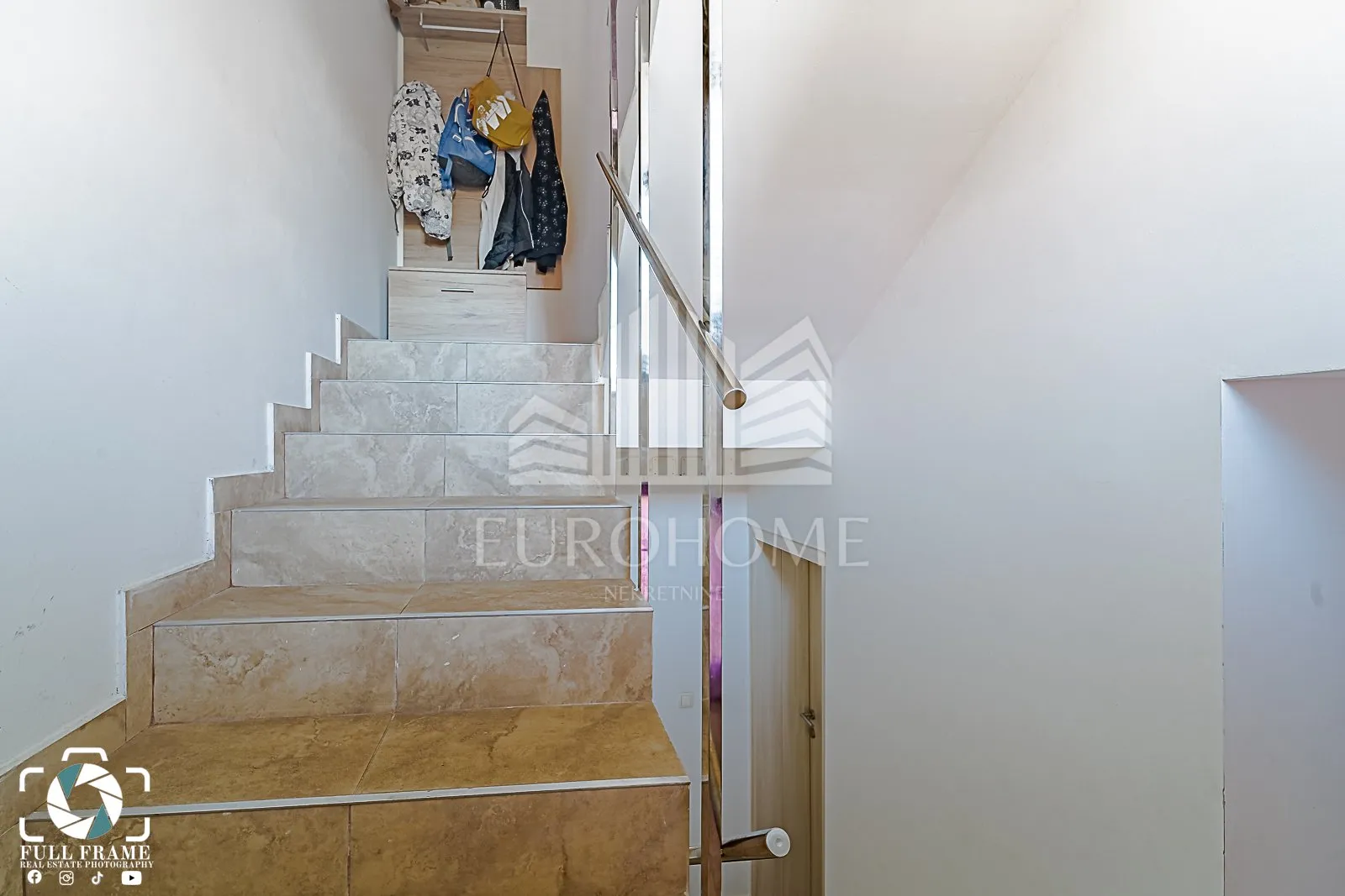 kuća na tri etaže 250m2, ravnice - slika 11