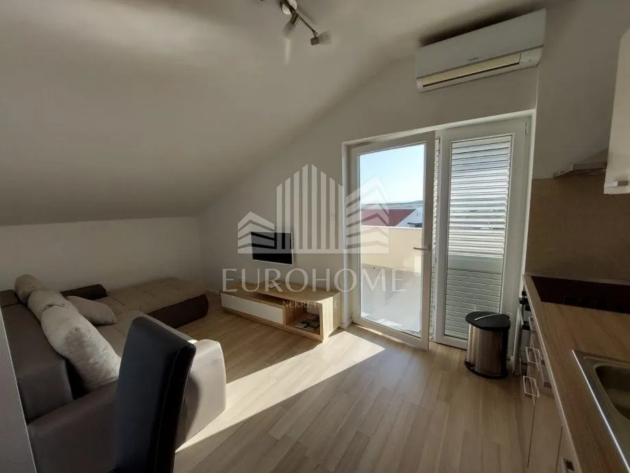 Pag, Košljun, 2 renovirana apartmana 120m od mora+ 2 parkirna mjesta - Košljun, Pag
