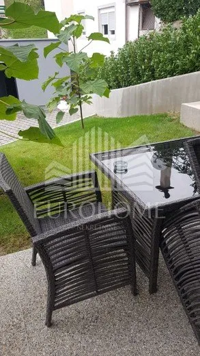 kuća sa 2 stana - 226 m2, garaža, vrt, kustošija - slika 14