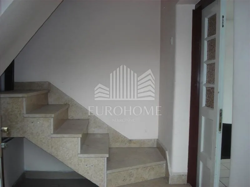 2 kuće, 500m2,1800 brp,zemljište 917 m2 -sesvete,prilika investitorima - slika 31