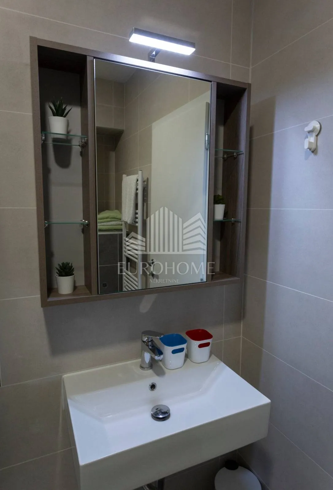 vrhunski apartman 49 m², superhost, odlična investicija, kvaternikov trg - slika 13