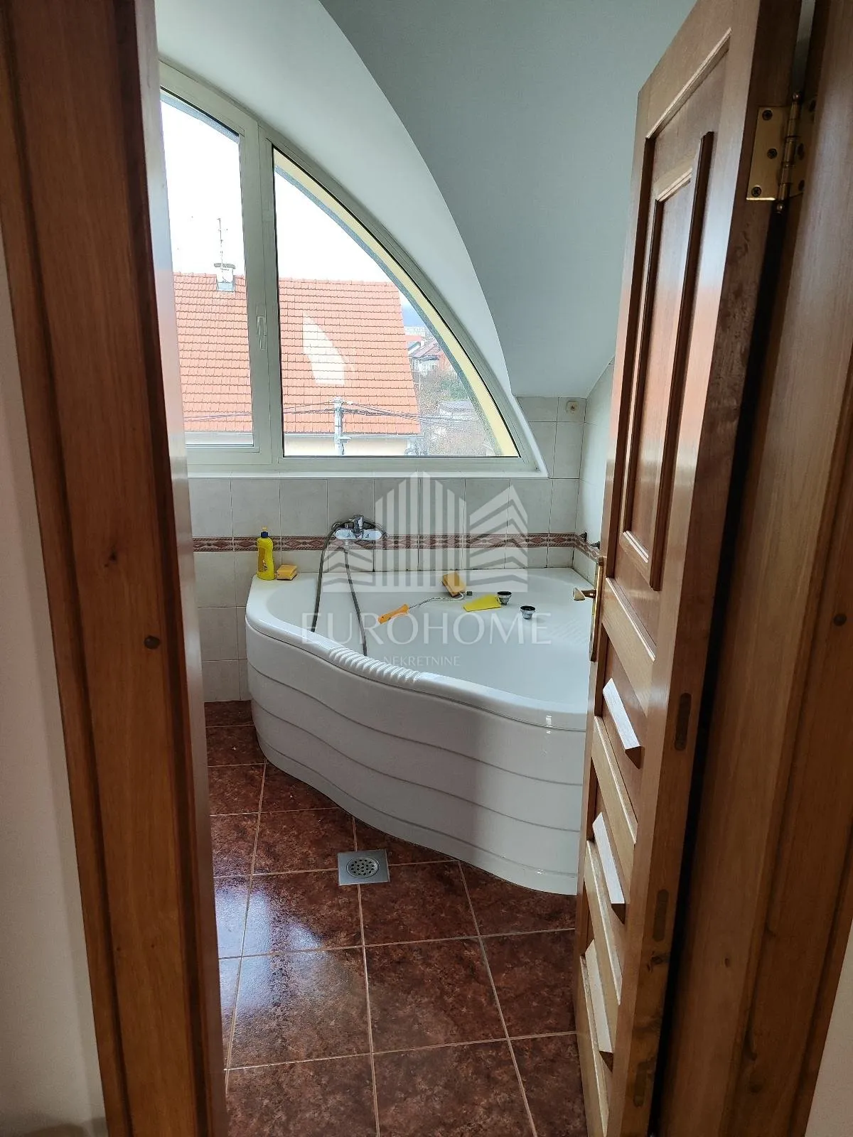 dvoetažni stan u zgradi, 3 sobe + 4 kupaonice – gornja dubrava - slika 9