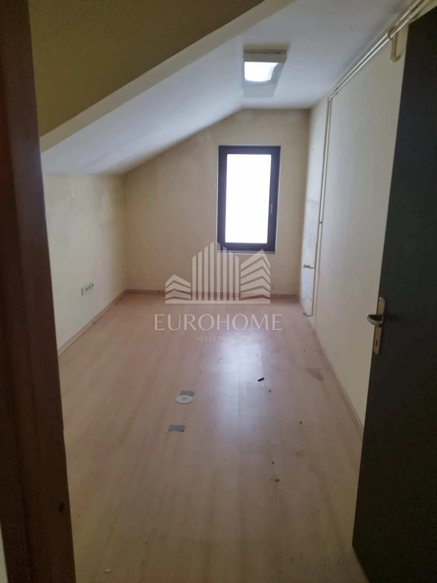 2 kuće, 500m2,1800 brp,zemljište 917 m2 -sesvete,prilika investitorima - slika 23