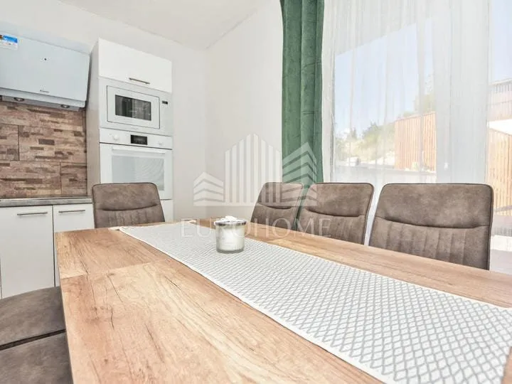 luksuzna novogradnja od 180 m2 sa bazenom - slika 12