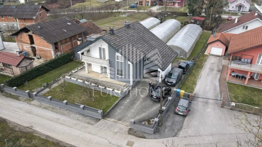 kuća 320m2, 2 stana+garaža+zemljište za opg u lukarišću - slika 4