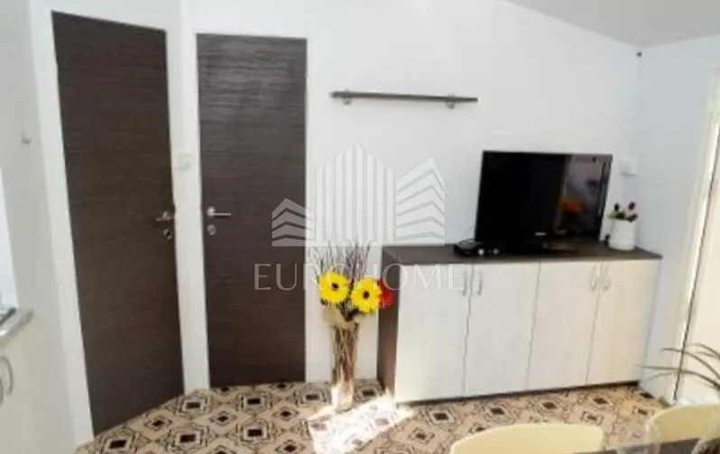 prilika! 2s stan sa dva studio apartmana+bazen+vrt! - slika 23