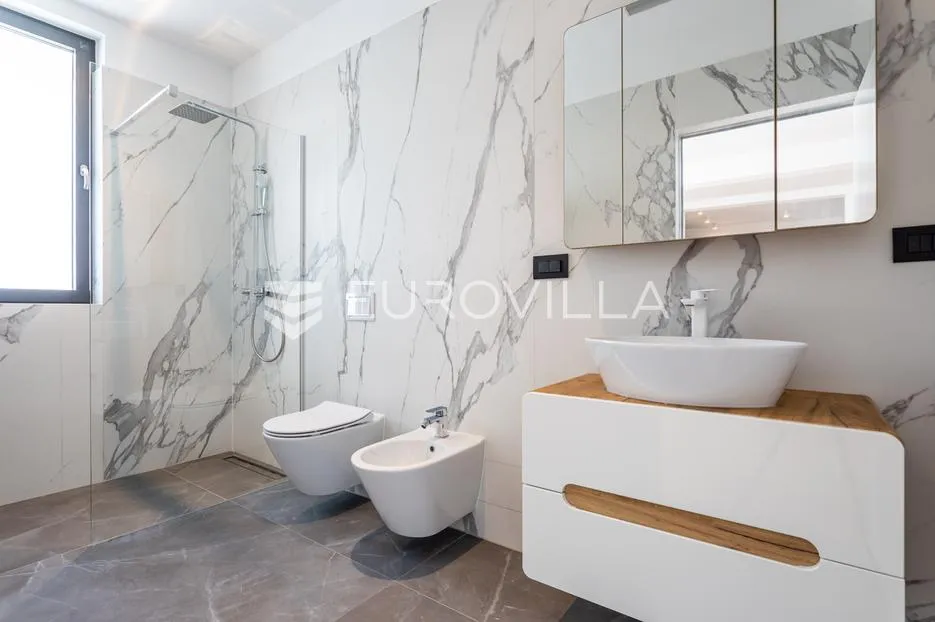 okrug donji, novoizgrađena vila s predivnim pogledom - slika 23