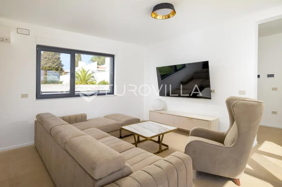 istra, rovinjsko selo, moderna kuća 210 m² s grijanim bazenom, saunom i jacuzzijem - slika 4