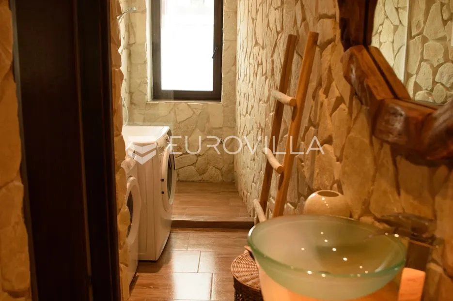 istra, premantura, kuća sa 6 apartmana, bazenom i saunom, pogled more - slika 10