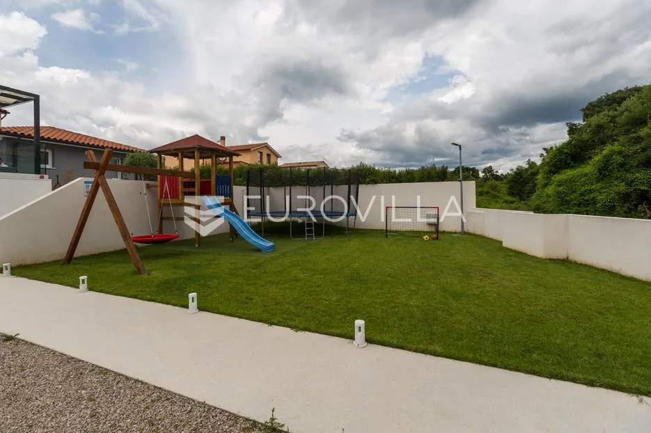 istra, svetvinčenat, moderna samostojeća kuća 155 m² s grijanim bazenom 32 m² - slika 34