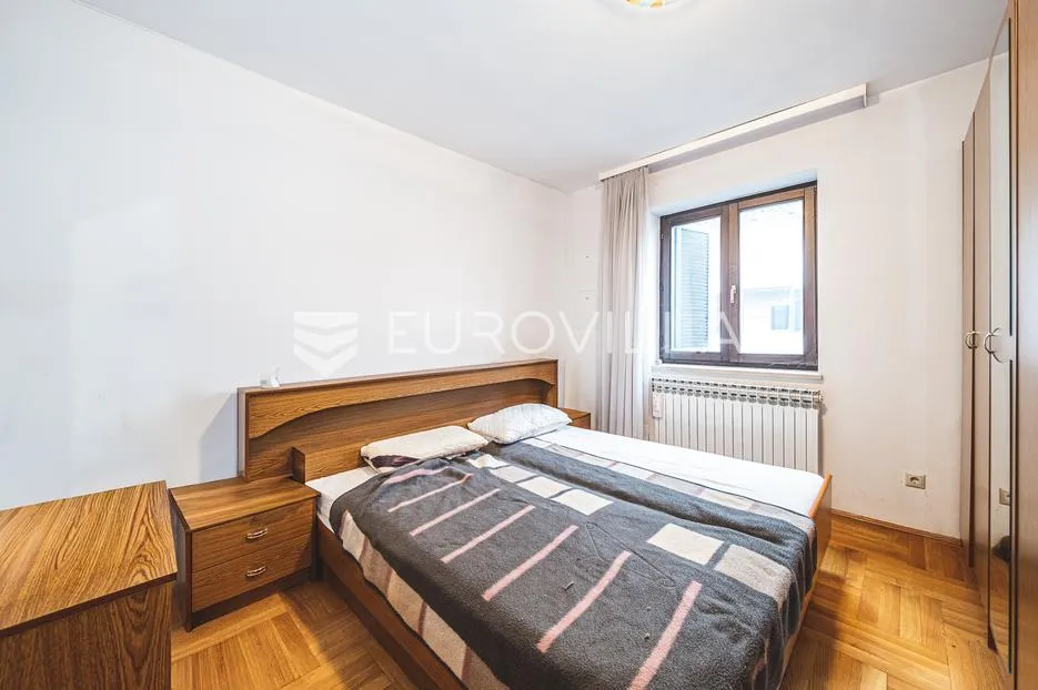 zagreb, lučko, obiteljska kuća s dva stana na parceli površine 1848 m² - slika 4