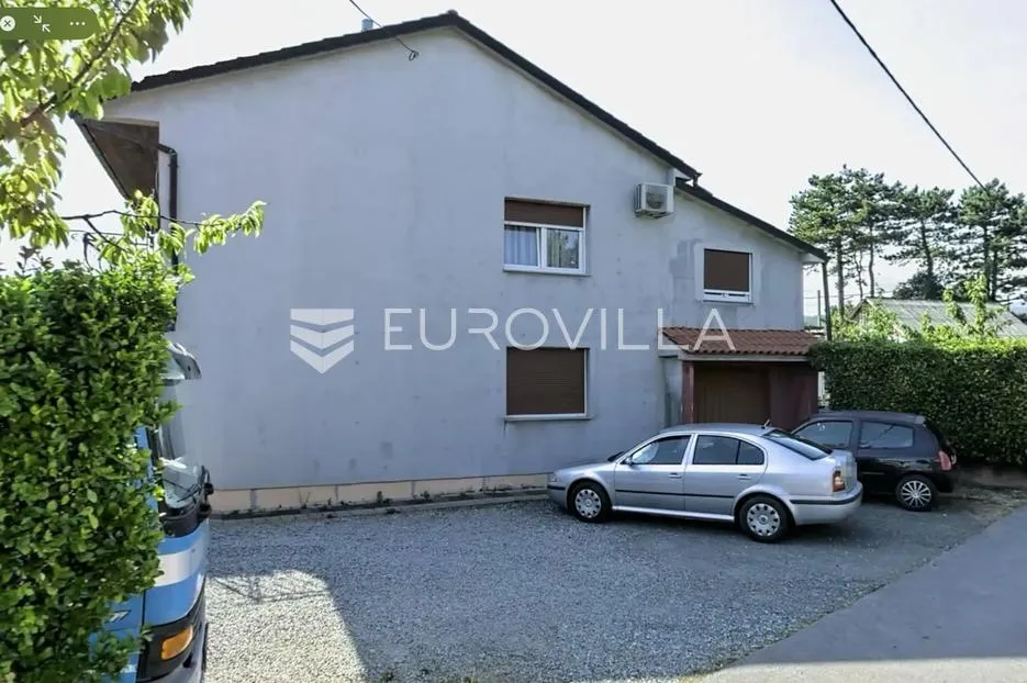 grobnik, dražice, kuća s dva stana 161 m², garažama i prostranom okućnicom - slika 3