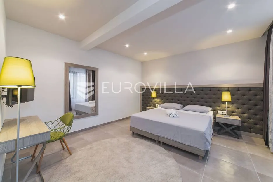 trogir, luksuzna vila s bazenom, nkp 368 m2 - slika 32