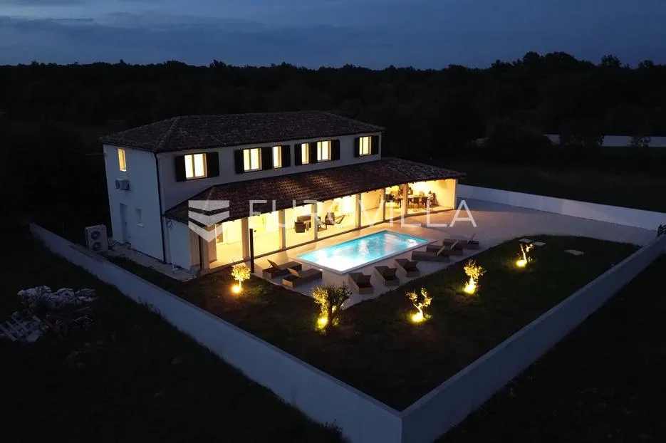 istra, svetvinčenat, moderna vila s bazenom i pogledom na prirodu - slika 30