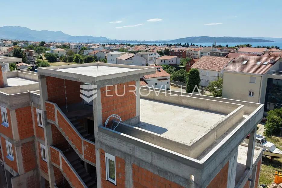 kaštel lukšić, trosoban penthouse s krovnom terasom i dva parkirna mjesta - slika 14
