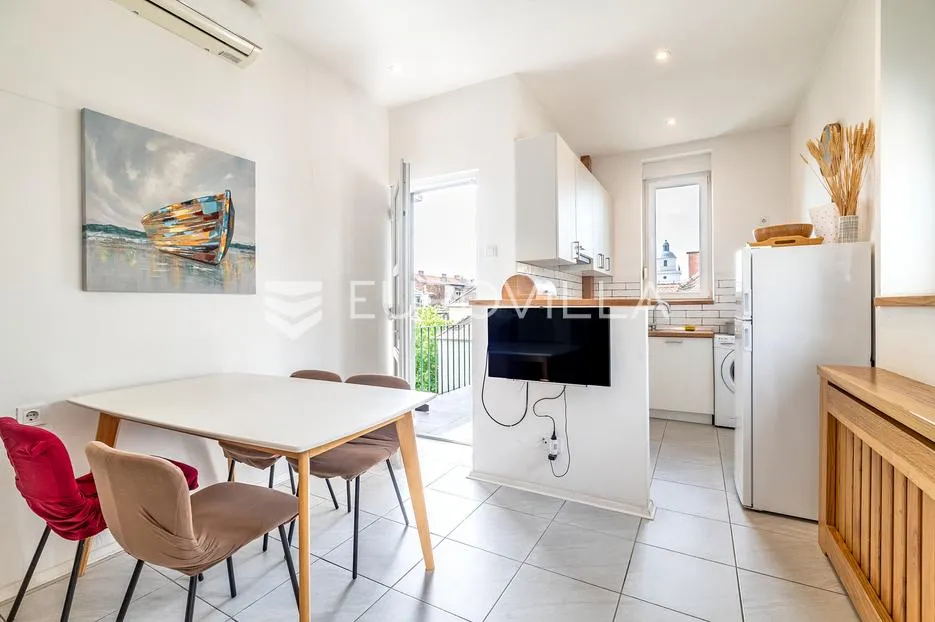 zagreb, centar, predivan četversosoban stan s balkonom 112 m² - slika 7